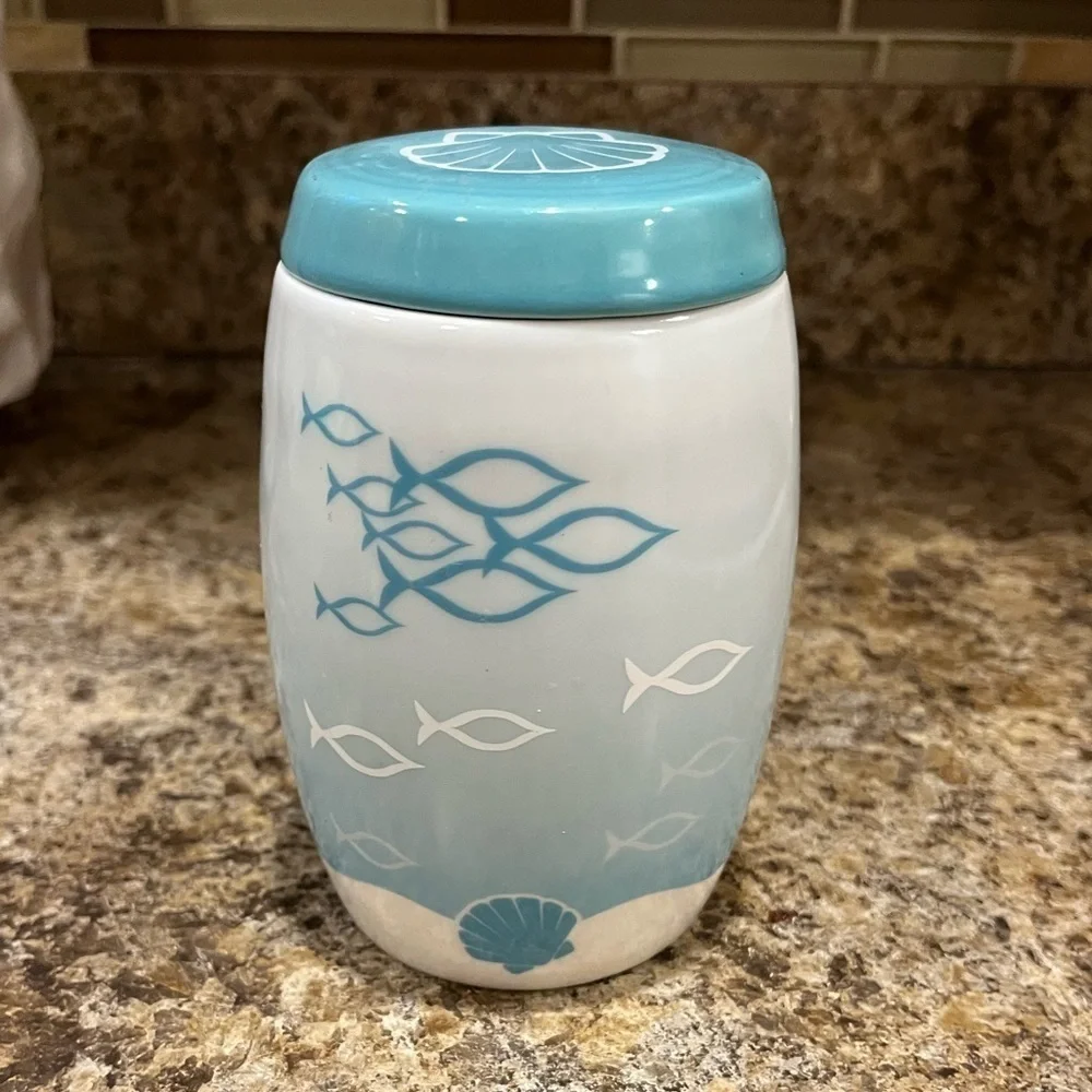 NEW Yankee Candle Bahama Breeze Blue Candle in Ocean Themed Collectable Jar
